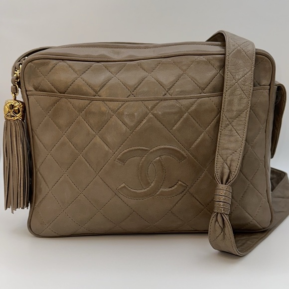 COA CHANEL CC Camera Crossbody Taupe Lambskin w/Tassel, 24K Goldplated Hardware - Picture 3 of 14